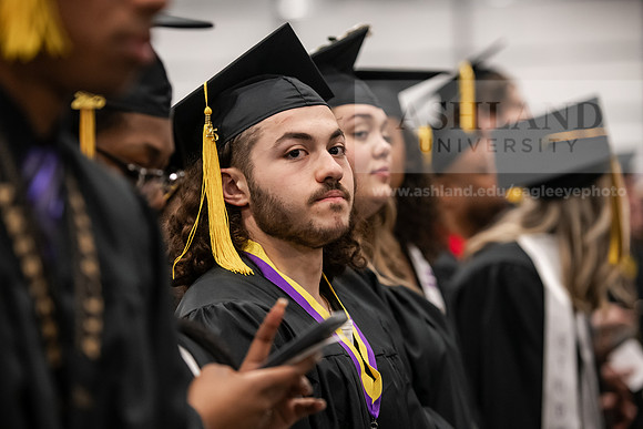 389SpGradProcessional0525AWB_2610