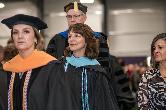 175WIGradProcessional1222ALW_0226