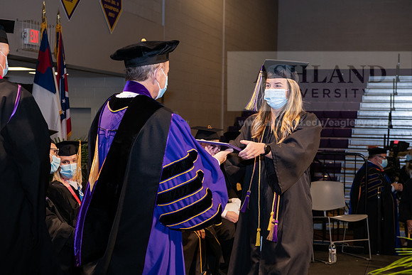 038BachelorBusinessWiGrad1221ALW_6986