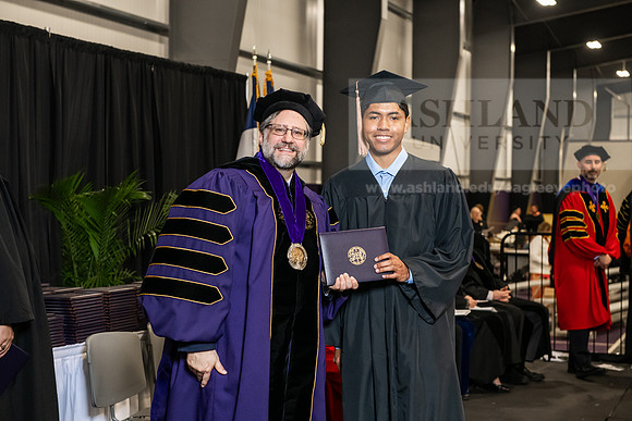 072SPGradBachelorScienceBusinessAdmin0525AWB_4235