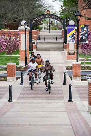 123SpringCampusLife0425AWB_0114
