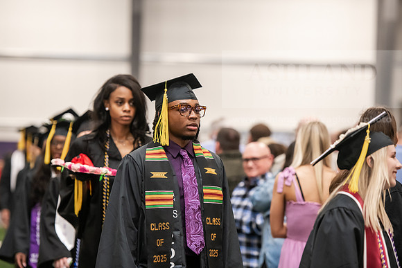 219SpGradProcessional0525AWB_2453