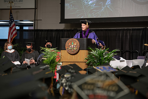 156WiGradCeremony1221ALW_6457