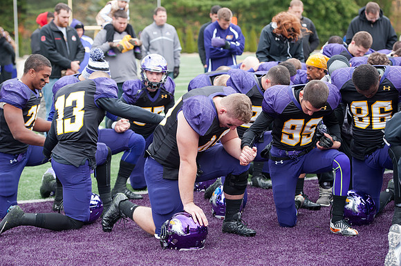 AUvsHillsdaleFtball1015ALW_0225