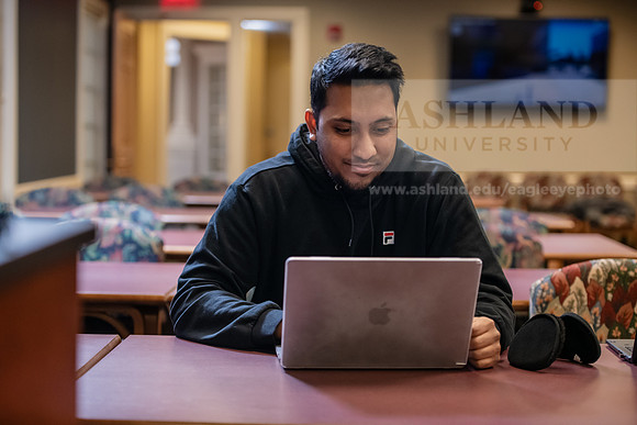 MBADigitalMarketing0324AWB_8378