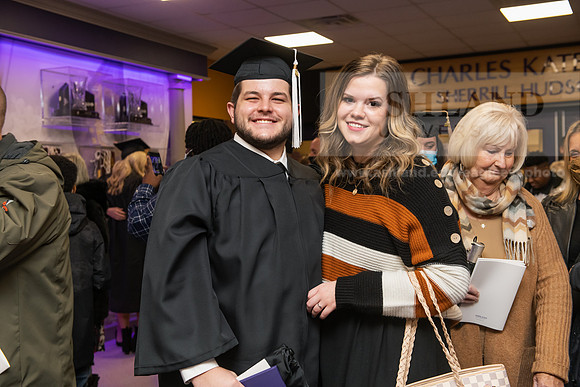 031WiGradPostCeremony1221ALW_7238