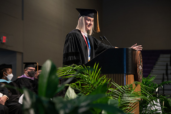 190WiGradCeremony1221ALW_6505