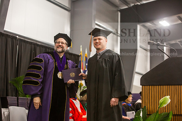 043SpGradBachelorSciBusAdmin0525JH6Q8B9366