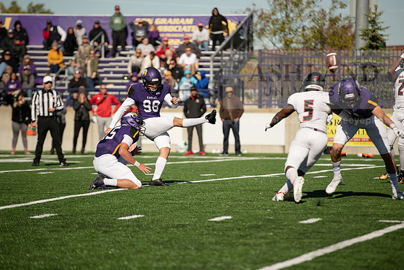 AUvDavenportFootball1019ALW_7428