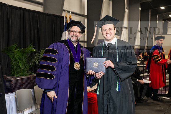039SPGradBachelorScienceBusinessAdmin0525AWB_4207