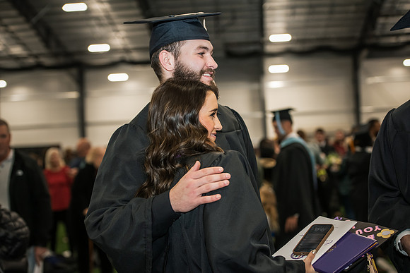 035WIGradPostCeremony1222ALW_1279