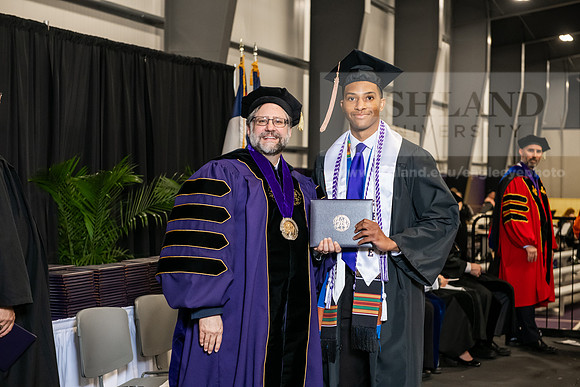 051SPGradBachelorScienceBusinessAdmin0525AWB_4217