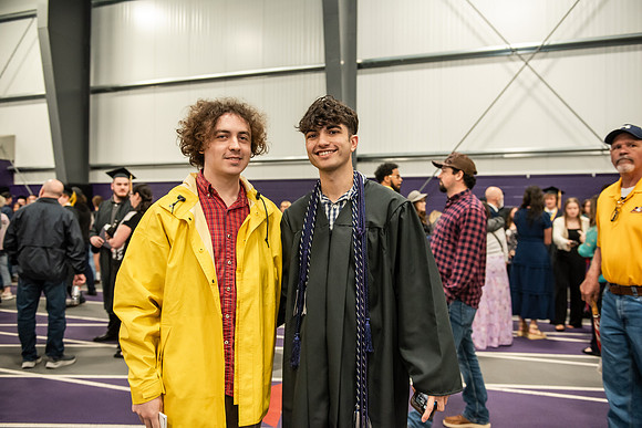 044SpGradPostCeremony0525ALW_9094