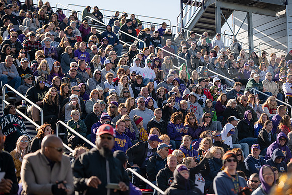 AUvDavenportFootball1019ALW_7424