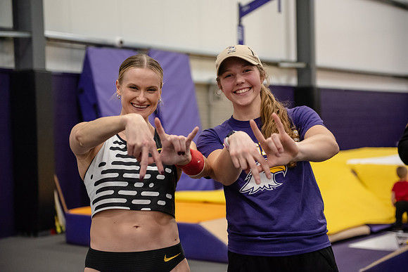 118KatieMoonPoleVault0224ALW_7771