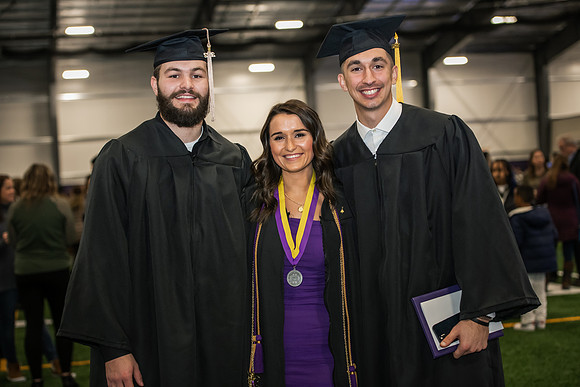 037WIGradPostCeremony1222ALW_1290