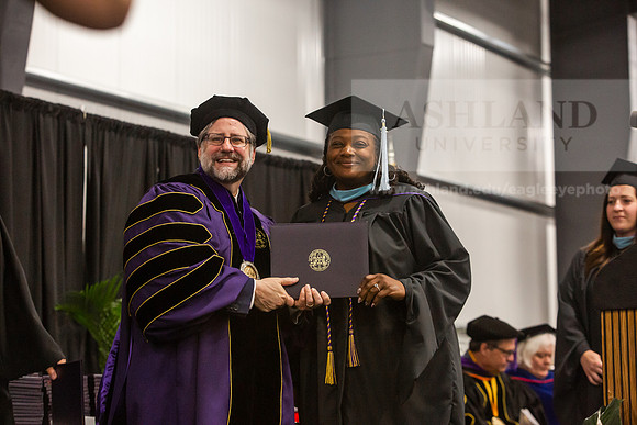 033SpGradMasterEducation0525JH6Q8B8600