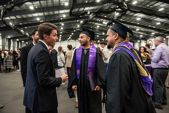 029SpGradPostCeremony0525ALW_9074