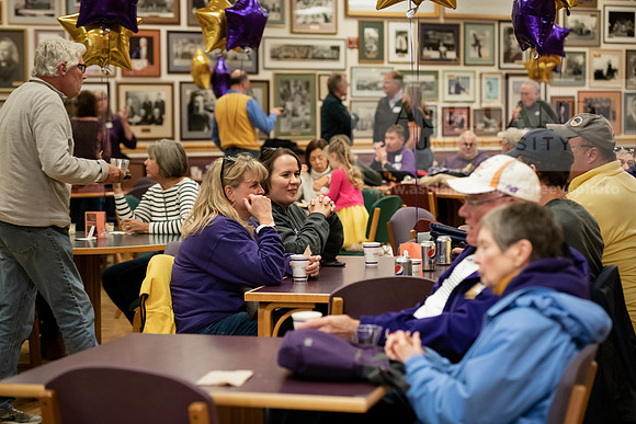 084HomecomingAlumniParty1019ALW_7594