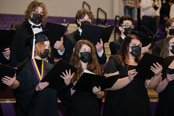 089WiGradCeremony1221ALW_6370