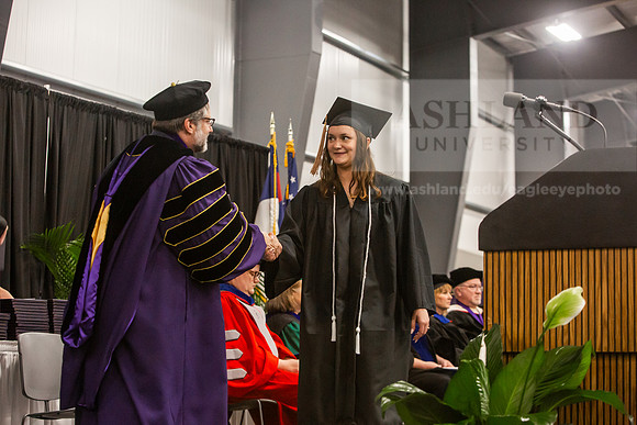 139SpGradBachelorSciBusAdmin0525JH6Q8B9424