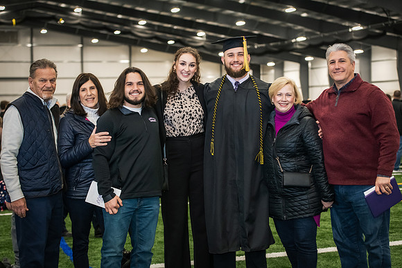 032WIGradPostCeremony1222ALW_1269