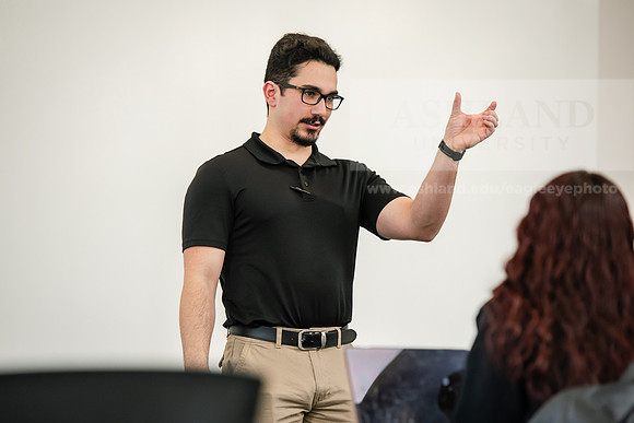 AdmissionsLatinoHispanicMarketing0125AWB_9618