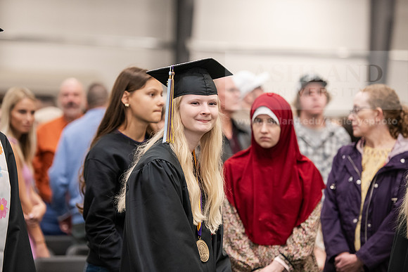329SpGradProcessional0525AWB_2546