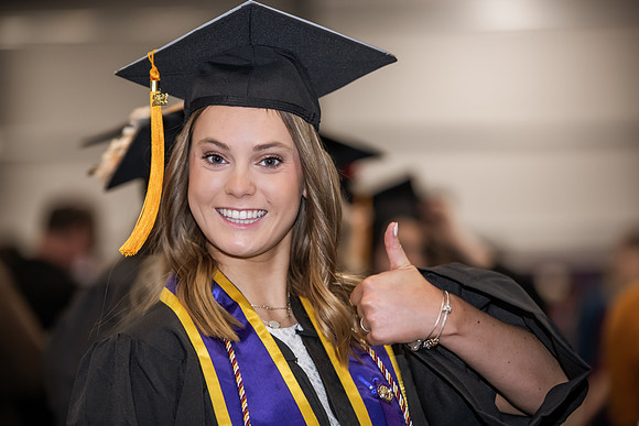 152WIGradProcessional1222ALW_0193