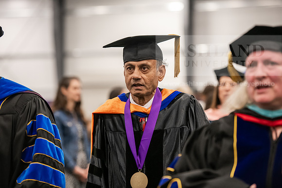 385SpGradProcessional0525AWB_2606
