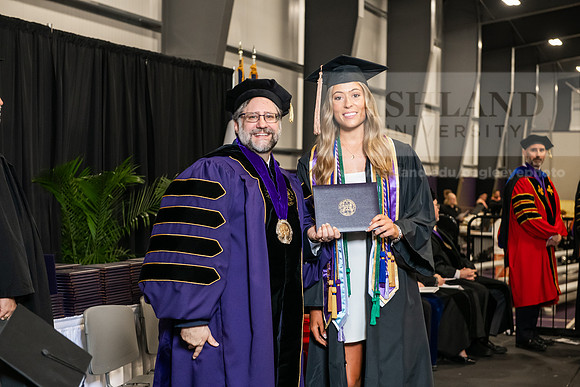 077SPGradBachelorScienceBusinessAdmin0525AWB_4240