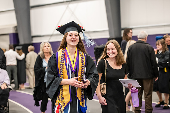 023SpGradPostCeremony0525AWB_4840