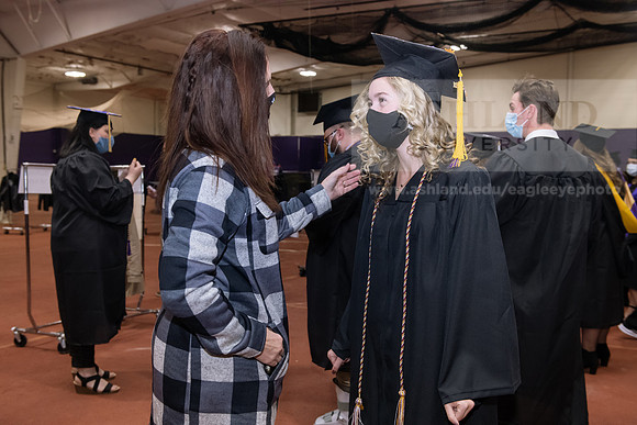 011WiGradPreCeremony1221ALW_5956