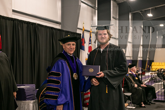 002SpGradBachelorFineArts0524AWB_9529