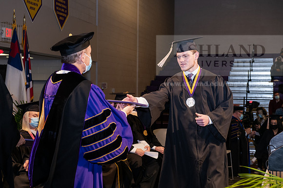 020BachelorBusinessWiGrad1221ALW_6973