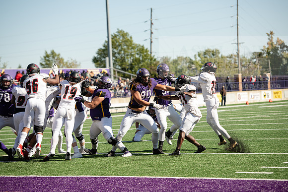 AUvDavenportFootball1019ALW_7065