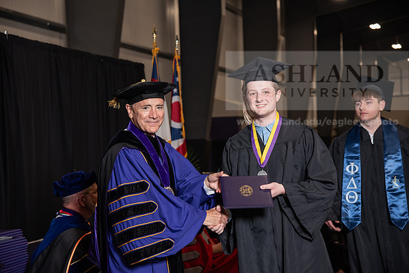 072SpGradBachelorScienceBusiness0524TR_DSC_5403