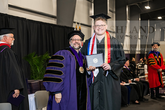 082SPGradBachelorScienceBusinessAdmin0525AWB_4244