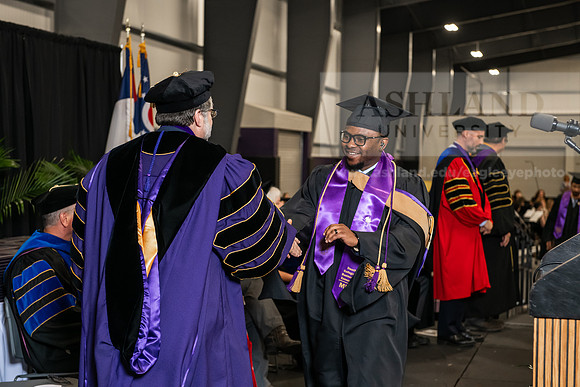 075SpGradMasterBusinessAdmin0525AWB_3107