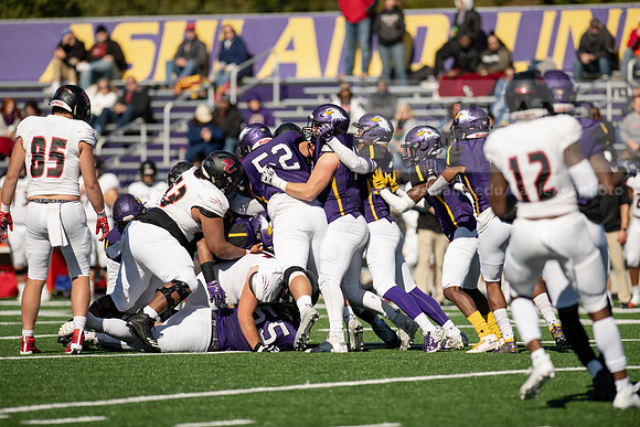 AUvDavenportFootball1019ALW_7105