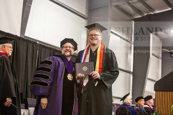 081SpGradBachelorSciBusAdmin0525JH6Q8B9386
